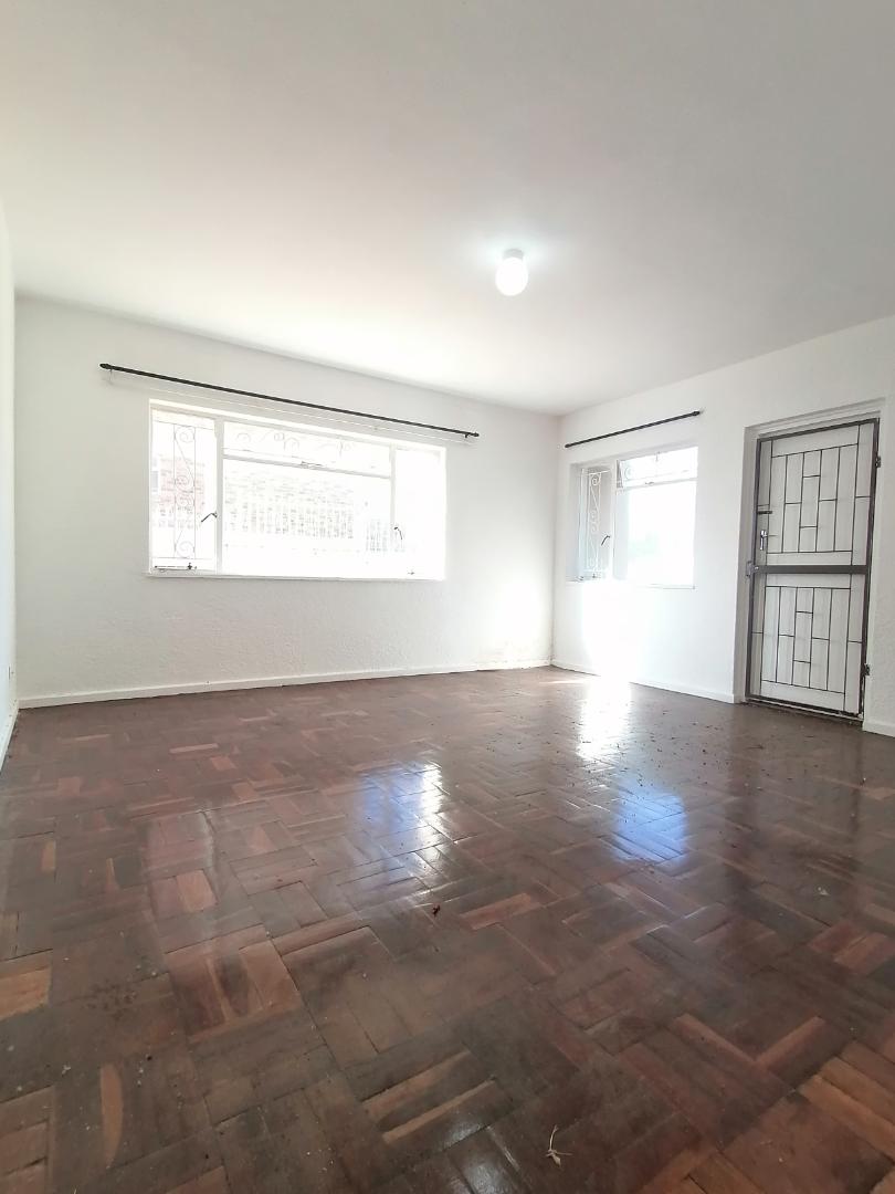 2 Bedroom Property for Sale in Vredehoek Western Cape
